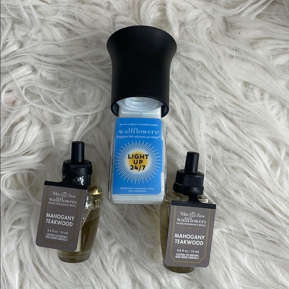 Bath & Body Works Wallflower Plug & Refill Bundle